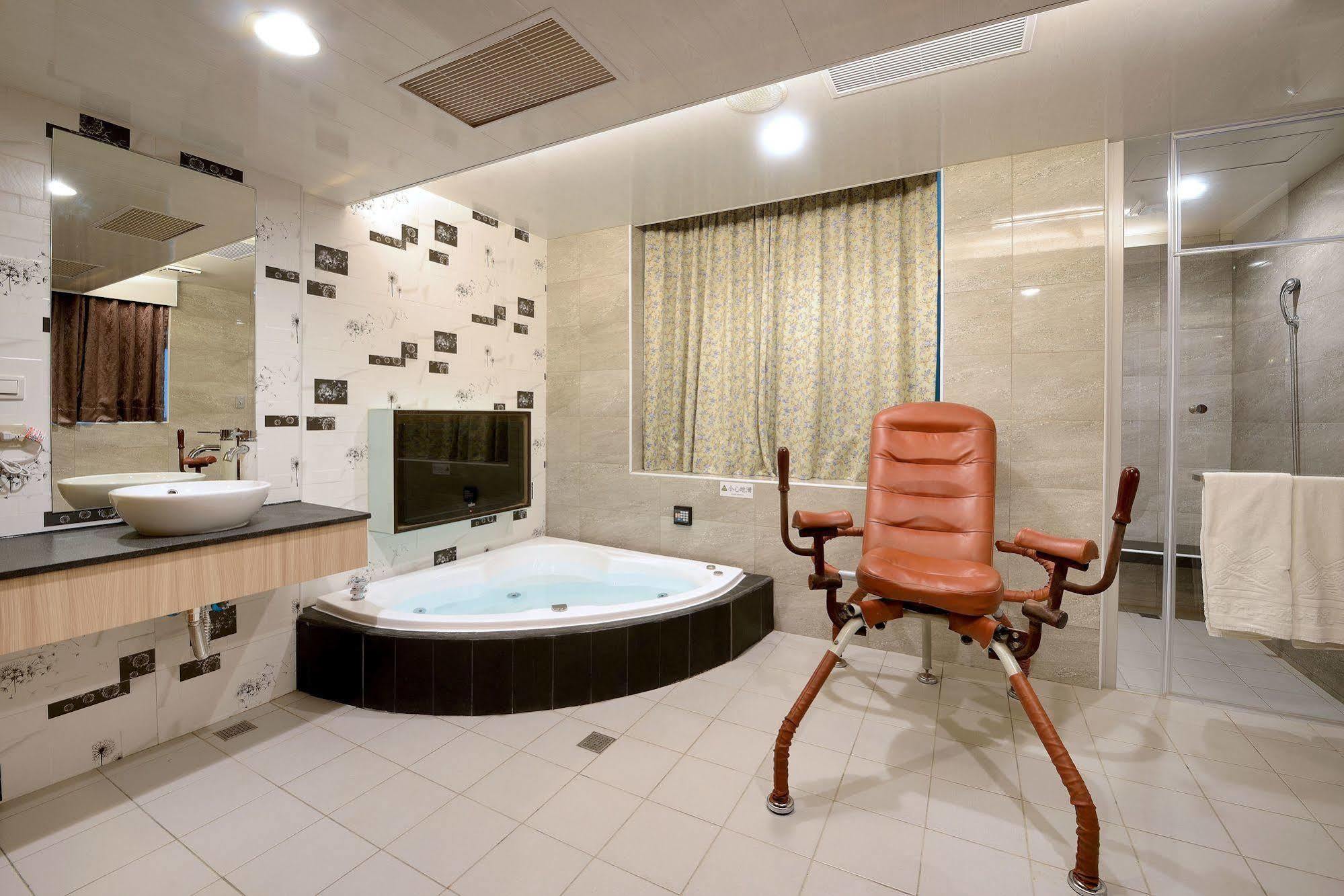 Holland Village Motel Tainan Exterior foto